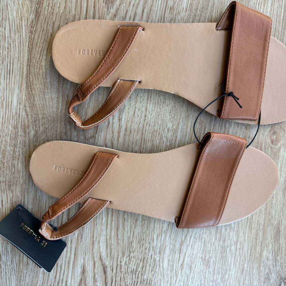Forever 21 Flat Open Toe Summer Sandals Tan And Black Minimalist